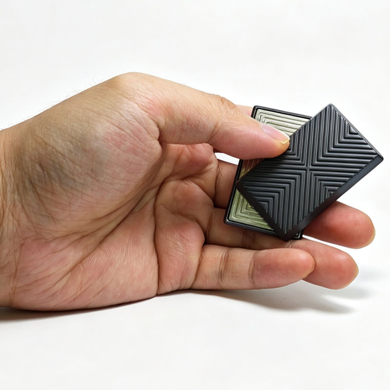 NEW Magnetic Push Card Fidget  - Cool Office Tech Gadgets 评论和价格